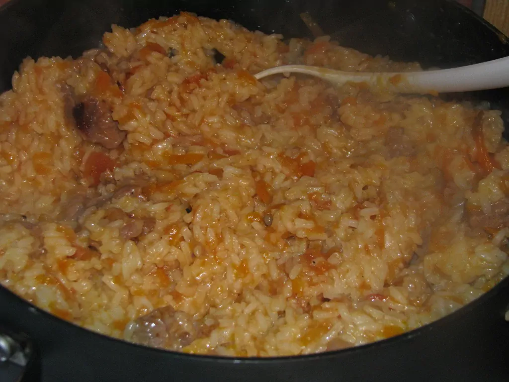 Jēra gaļas sautējums ar rīsiem