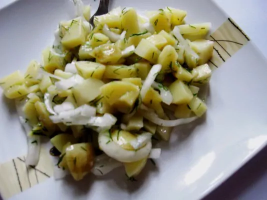 Kreptīgie atmiņu salāti no Vācijas ar kartupeļiem