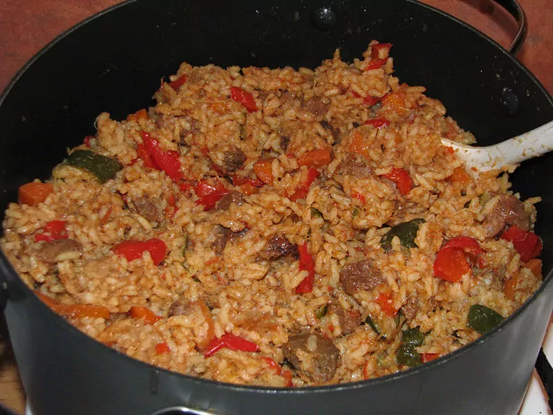 Jēra gaļas sautējums ar rīsiem un dārzeņiem