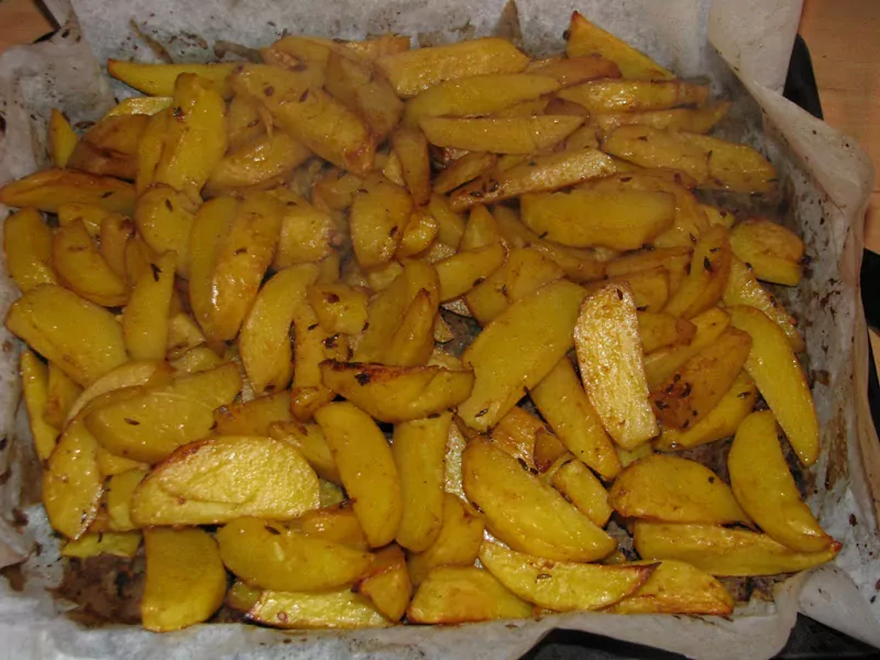 Kartupeļu daiviņas cepeškrāsnī ar ķimenēm