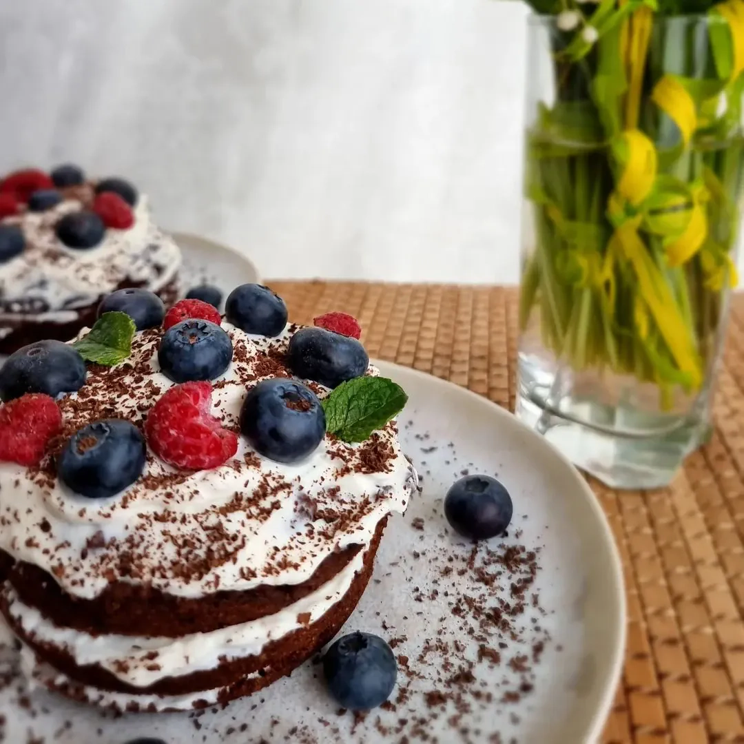 Šokolādes banānu torte ar rikotas krēmu